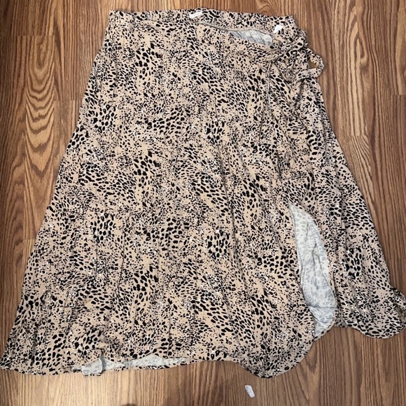 BOGO Maurices Animal Print Wrap Skirt size 2X - Picture 1 of 3